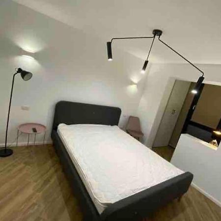 Appartement Enescu Flat à Suceava Extérieur photo